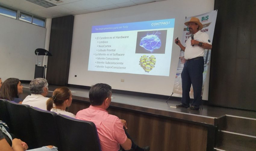 Excelente Conferencia “Innovación para emprender y prevalecer” ofreció el Presidente de CONTPAQi a estudiantes de LAYGE