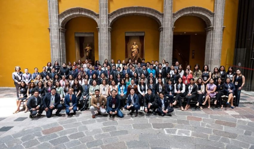 Realizan viaje con fines académicos estudiantes de la UPV y  Visitan Banxico, la Bolsa de Valores y empresas Bimbo y Marinela