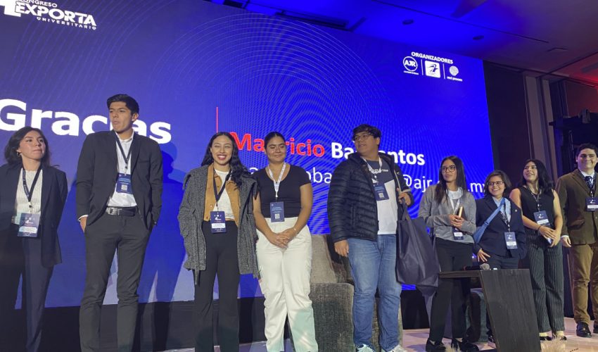 Asisten al Congreso Universitario “Exporta 2024” estudiantes del programa académico de LCIA BIS