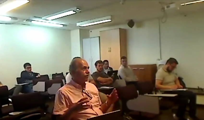 Docente de la UPV expone importante ponencia anticolisiones de vehículos en el evento CADIS celebrado en Montevideo, Uruguay