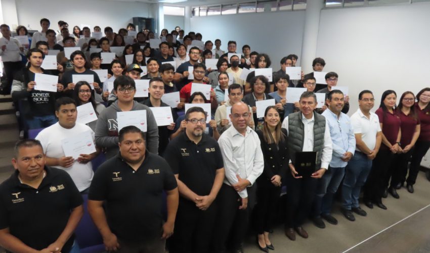 En significativa ceremonia la Rectora de la UPV entrega Certificados de Yellow Belt, Solidworks y Redes Convergentes a 82 estudiantes