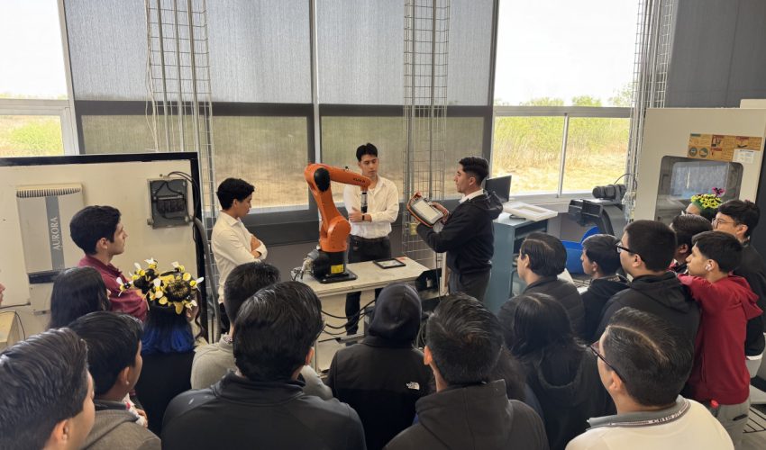Alumnos de la especialidad de Mecatrónica del CBTIS 271 Realizaron una visita para conocer las instalaciones de la UPV