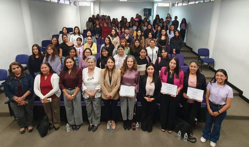 Excelente Conferencia Magistral titulada “Mujer Emprendedora” sustentó la Subsecretaria de Economía a estudiantes de la UPV