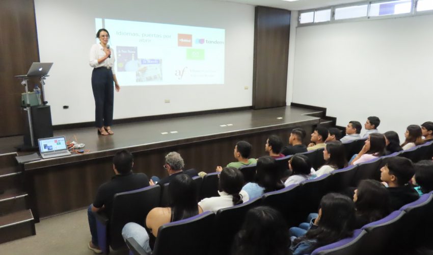 Interesante Conferencia “Persiguiendo sueños, logros sin fronteras» fue sustentada a estudiantes del programa académico de LCIA BIS