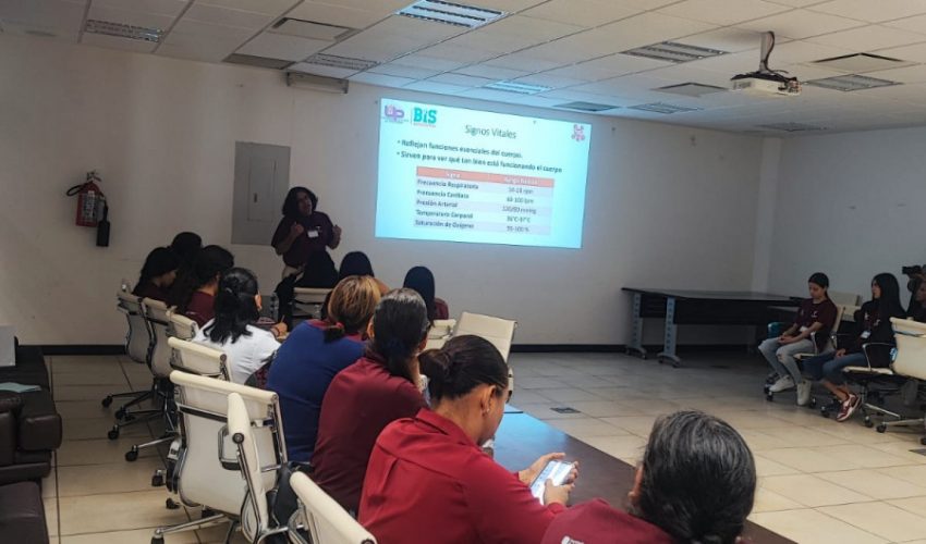 Imparte docente de la UPV el Taller-Conferencia sobre “Sistemas de Monitoreo de Signos Vitales en el Hogar”