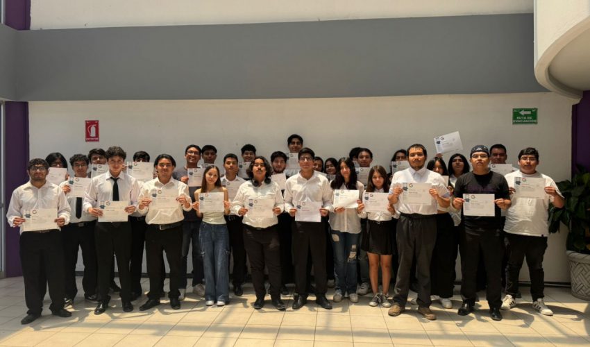 Obtienen Certificación profesional en Diseño UX 83 estudiantes de ITIID mediante el programa de Becas INROADS 2025