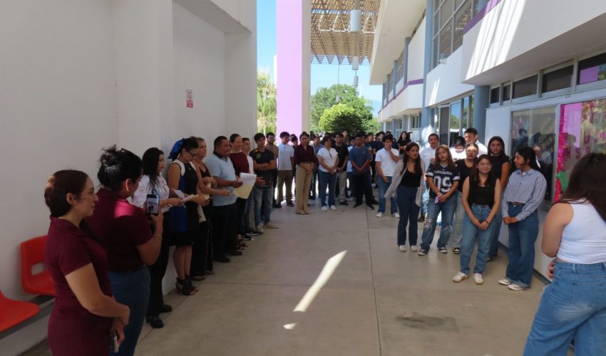 Participan con gran creatividad estudiantes de la UPV en el “Segundo Concurso de Periódicos Murales que Inspiran vida”